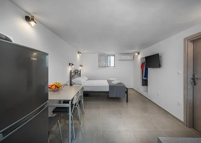 Michalis Feriehus Serifos Town